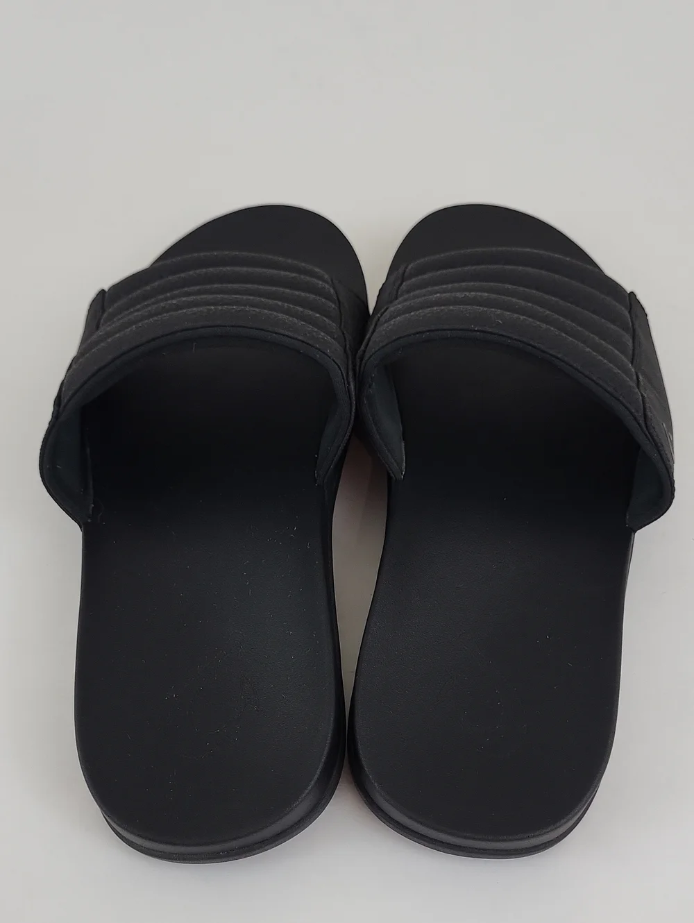 OluKai Men's Maha 'Olu Black Recovery Slide Sandals Size 11 / EU 44